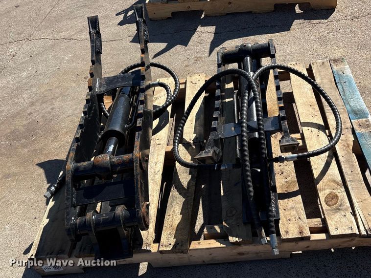 image for item ES8822 2024 5T Hydraulic thump for mini excavator (2) 2024 5T mini excavators hydraulic thumbs