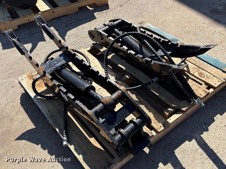 image for item ES8822 2024 5T Hydraulic thump for mini excavator (2) 2024 5T mini excavators hydraulic thumbs