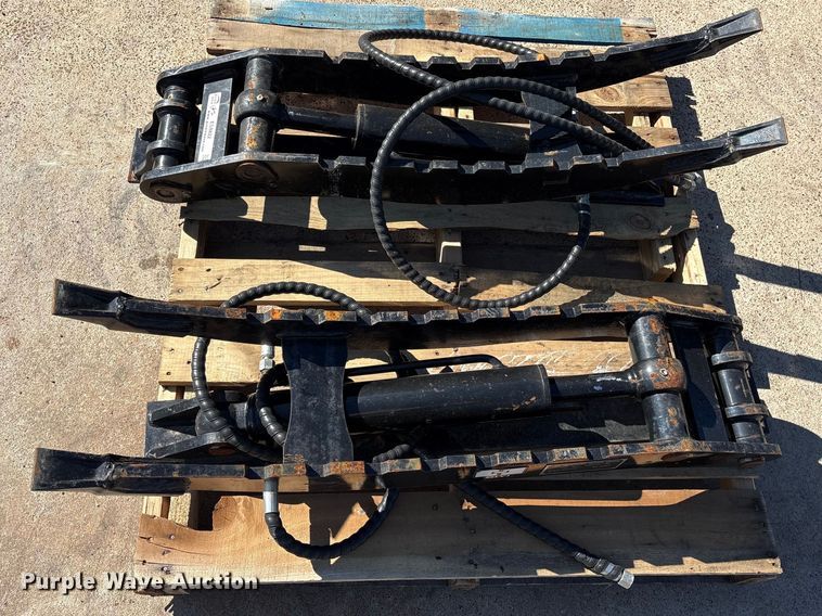 image for item ES8822 2024 5T Hydraulic thump for mini excavator (2) 2024 5T mini excavators hydraulic thumbs