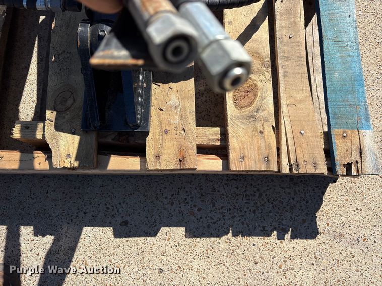 image for item ES8822 2024 5T Hydraulic thump for mini excavator (2) 2024 5T mini excavators hydraulic thumbs