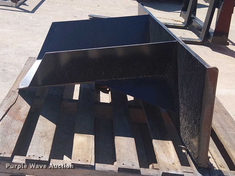 image for item ES8853 Compact utility loader stump bucket