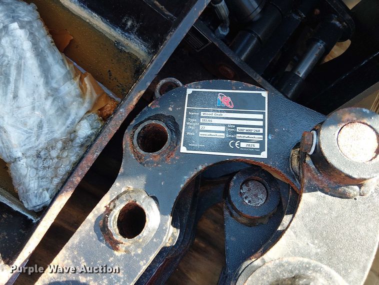 image for item ES8881 Mini excavator attachments