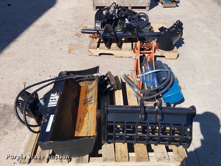 image for item ES8882 Mini excavator attachments