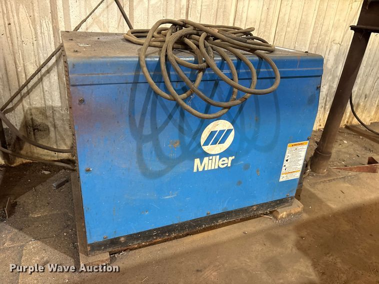 image for item ES8913 Miller Gold Star 452 welder