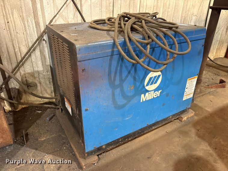 image for item ES8913 Miller Gold Star 452 welder
