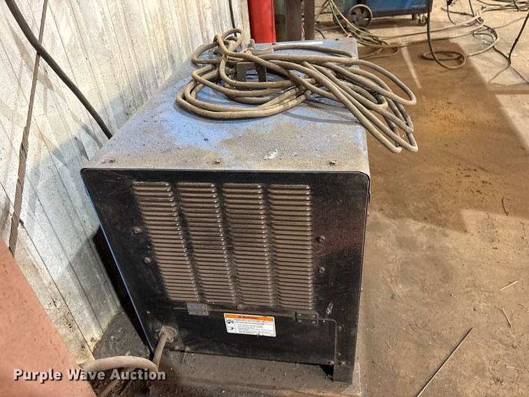 image for item ES8913 Miller Gold Star 452 welder