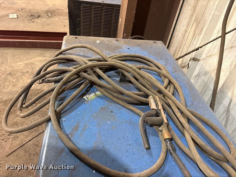 image for item ES8913 Miller Gold Star 452 welder