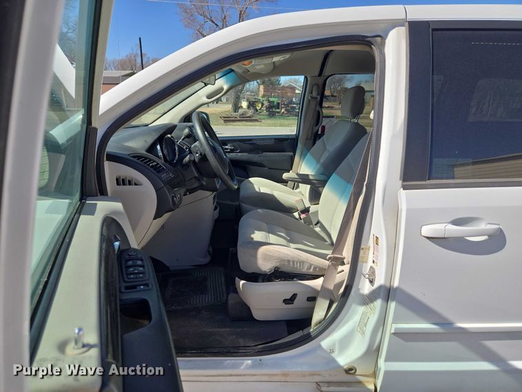image for item ET1390 2017 Dodge Grand Caravan handicap accessible van