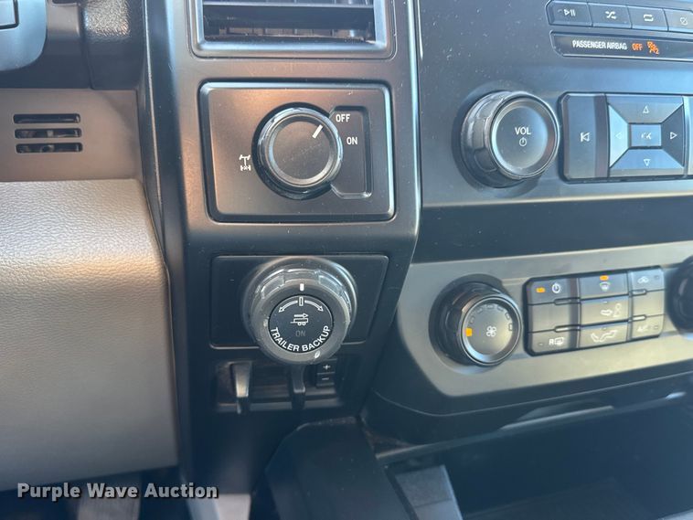 image for item ET1559 2020 Ford F150 Crew Cab pickup truck