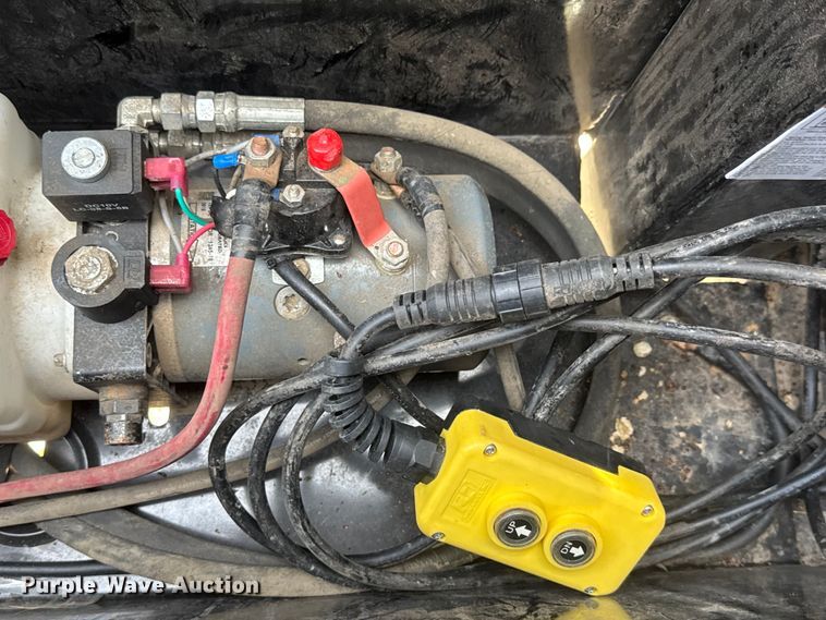 image for item ET1936 2020 Lamar DL831627 dump trailer