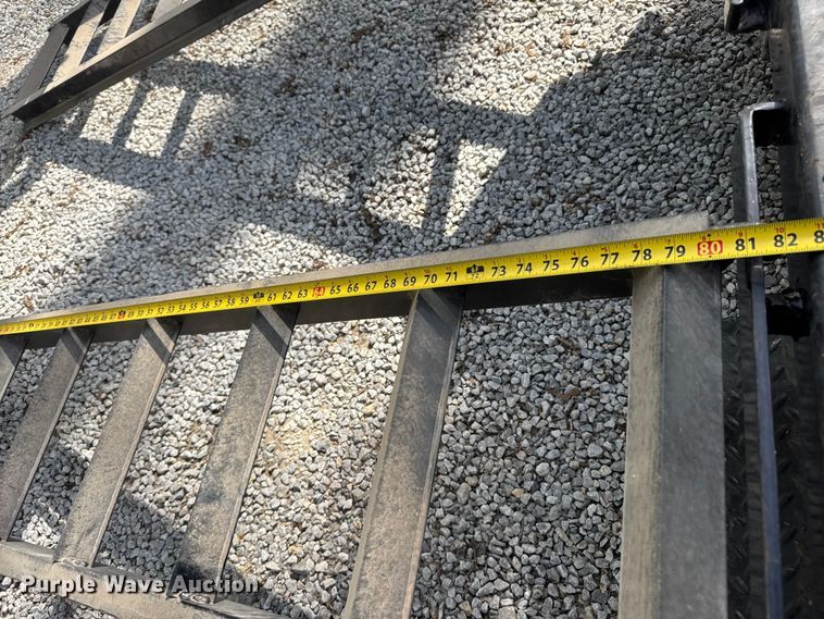 image for item ET1936 2020 Lamar DL831627 dump trailer