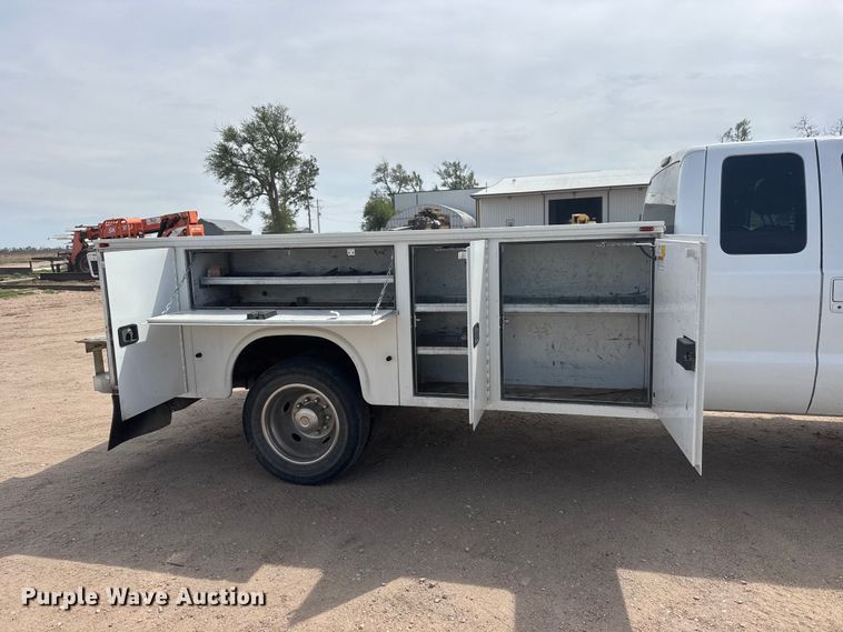 image for item ET1963 2013 Ford F450 Super Duty XLT utility / service truck