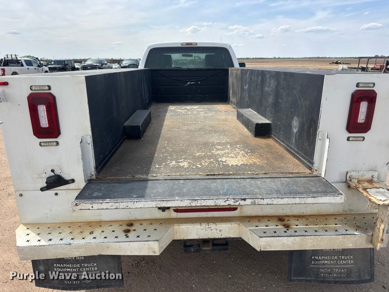 image for item ET1963 2013 Ford F450 Super Duty XLT utility / service truck