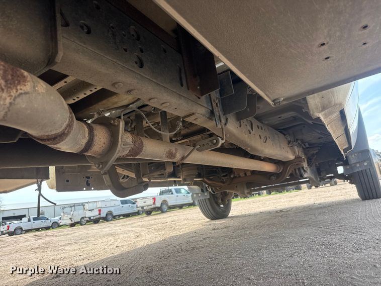 image for item ET1963 2013 Ford F450 Super Duty XLT utility / service truck