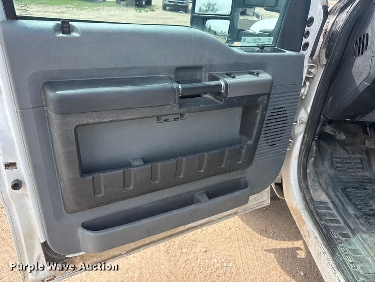 image for item ET1963 2013 Ford F450 Super Duty XLT utility / service truck