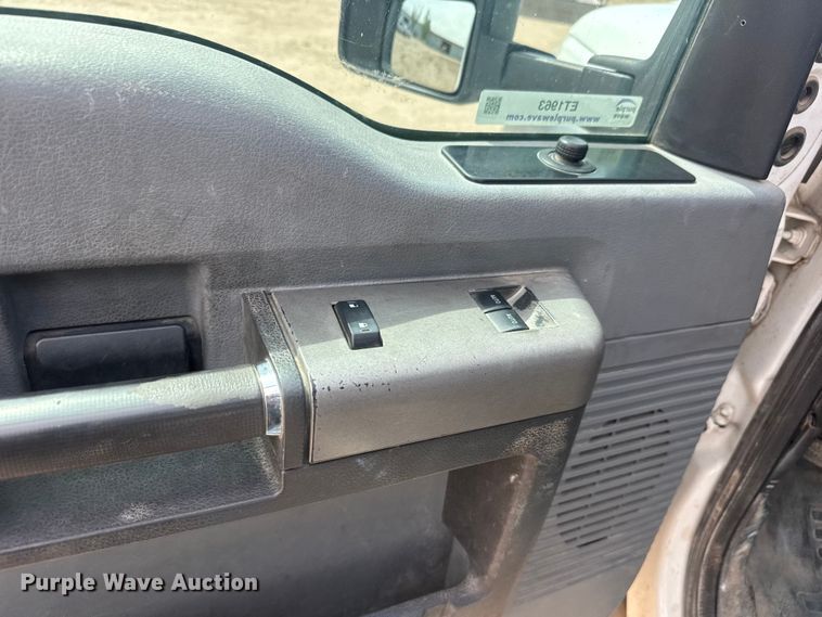 image for item ET1963 2013 Ford F450 Super Duty XLT utility / service truck