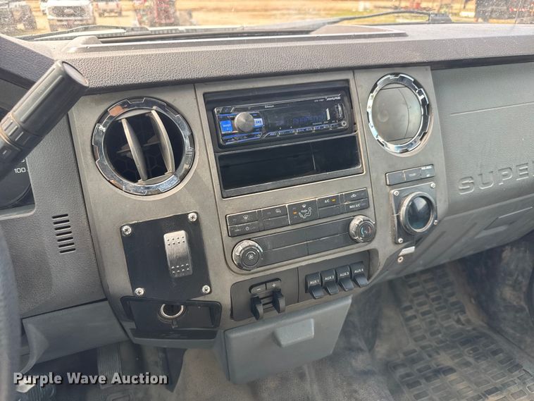 image for item ET1963 2013 Ford F450 Super Duty XLT utility / service truck