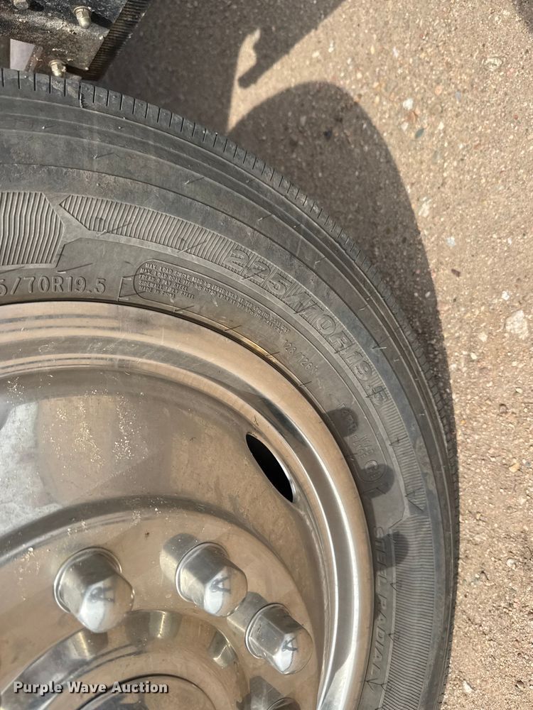 image for item ET1963 2013 Ford F450 Super Duty XLT utility / service truck