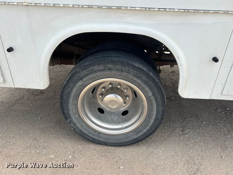 image for item ET1963 2013 Ford F450 Super Duty XLT utility / service truck