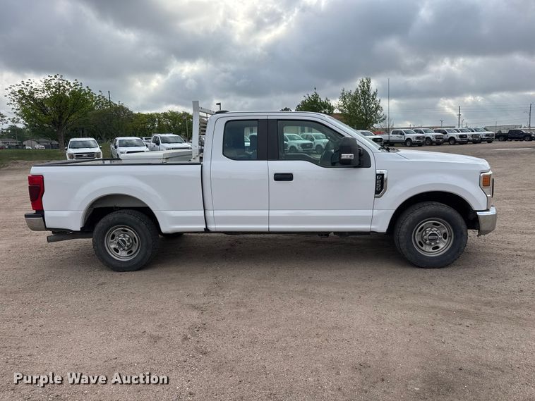image for item ET1964 2020 Ford F250 Super Duty Ext. Cab pickup truck