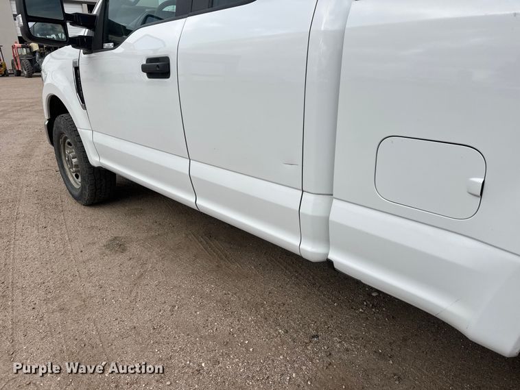 image for item ET1964 2020 Ford F250 Super Duty Ext. Cab pickup truck