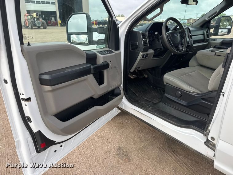 image for item ET1964 2020 Ford F250 Super Duty Ext. Cab pickup truck