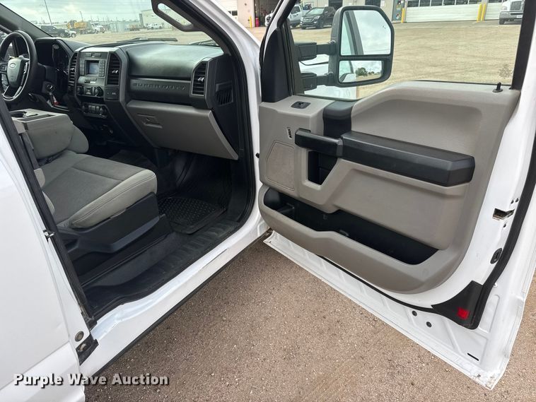 image for item ET1964 2020 Ford F250 Super Duty Ext. Cab pickup truck