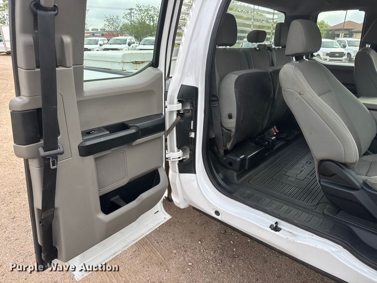 image for item ET1964 2020 Ford F250 Super Duty Ext. Cab pickup truck