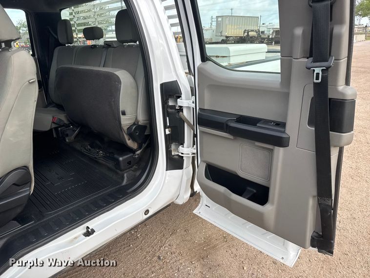 image for item ET1964 2020 Ford F250 Super Duty Ext. Cab pickup truck