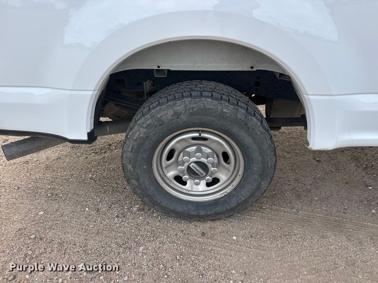 image for item ET1964 2020 Ford F250 Super Duty Ext. Cab pickup truck