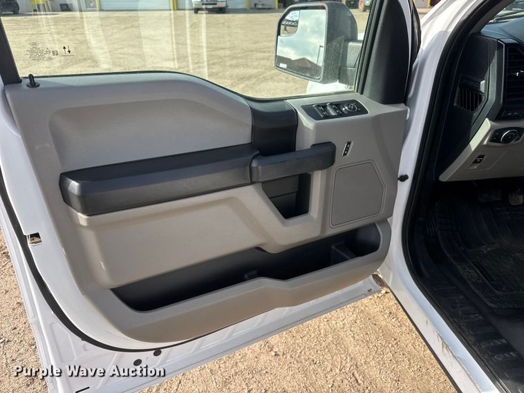 image for item ET1965 2020 Ford F150 Crew Cab pickup truck