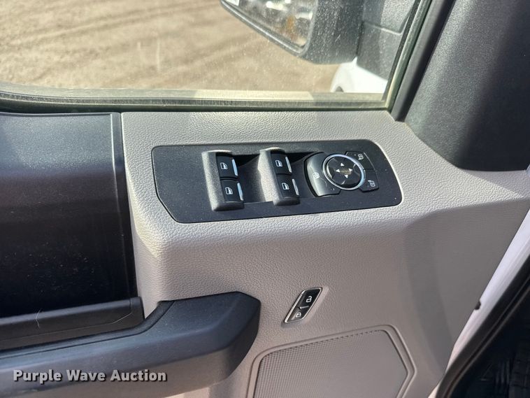 image for item ET1965 2020 Ford F150 Crew Cab pickup truck