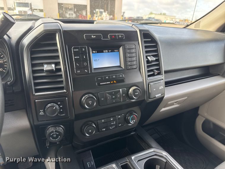 image for item ET1965 2020 Ford F150 Crew Cab pickup truck