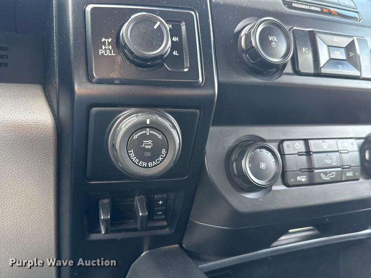 image for item ET1965 2020 Ford F150 Crew Cab pickup truck