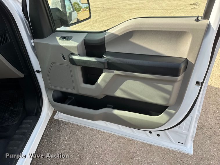 image for item ET1965 2020 Ford F150 Crew Cab pickup truck