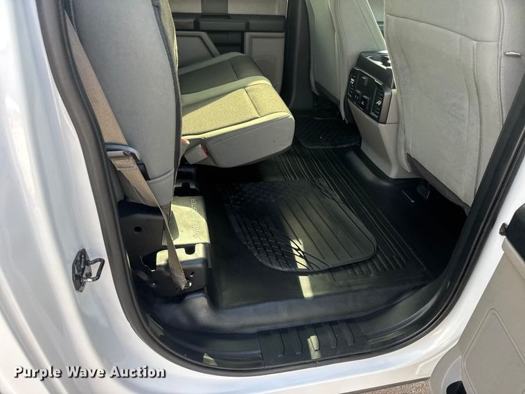 image for item ET1965 2020 Ford F150 Crew Cab pickup truck