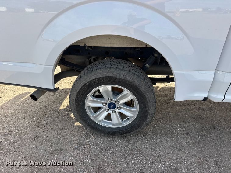 image for item ET1965 2020 Ford F150 Crew Cab pickup truck