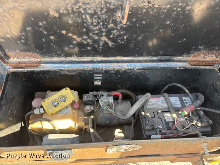 image for item ET1969 2007 Load Trail tilt deck equipment trailer