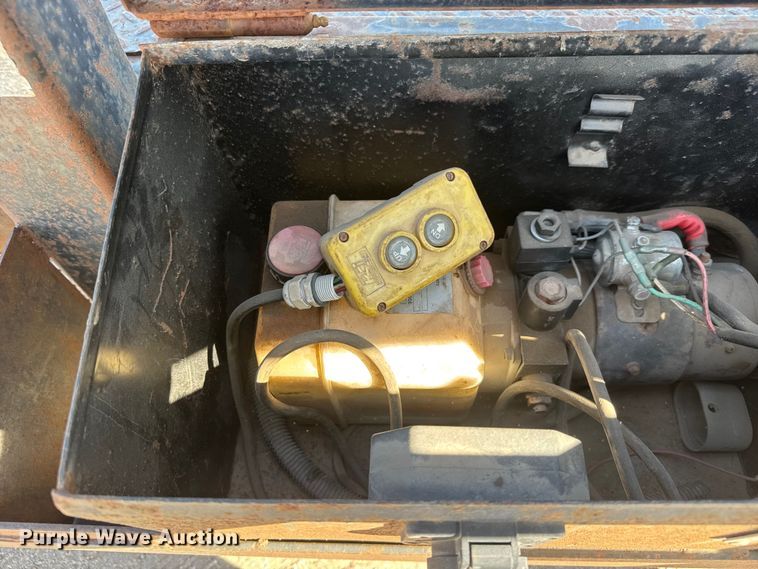 image for item ET1969 2007 Load Trail tilt deck equipment trailer