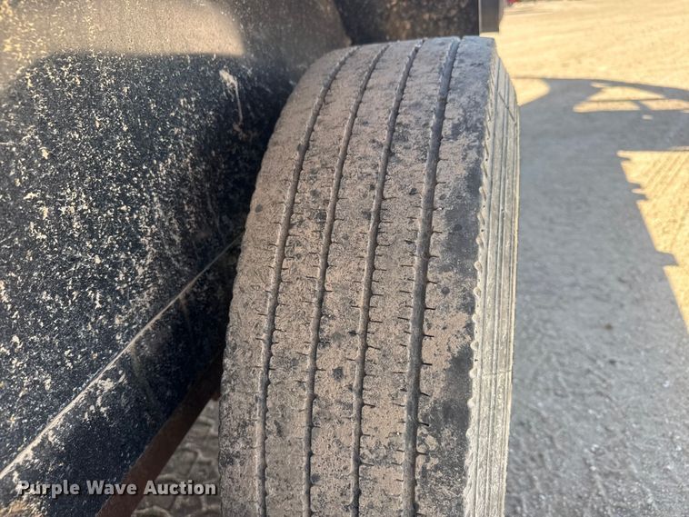 image for item ET1969 2007 Load Trail tilt deck equipment trailer