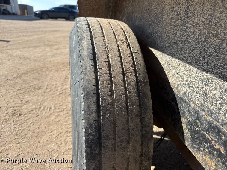 image for item ET1969 2007 Load Trail tilt deck equipment trailer