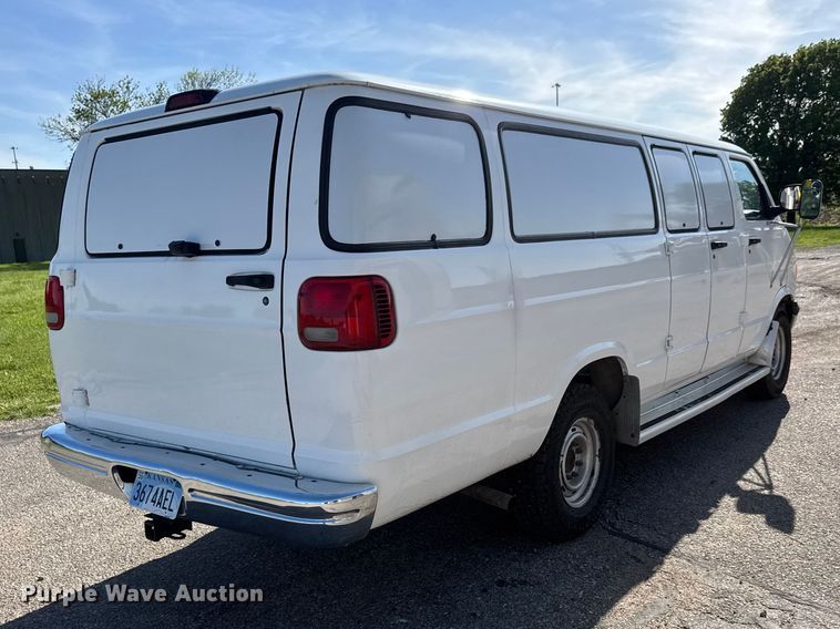 image for item ET1996 1998 Dodge Ram Wagon 3500 van