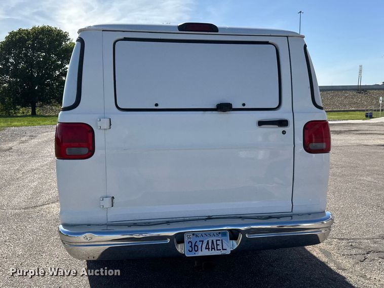 image for item ET1996 1998 Dodge Ram Wagon 3500 van
