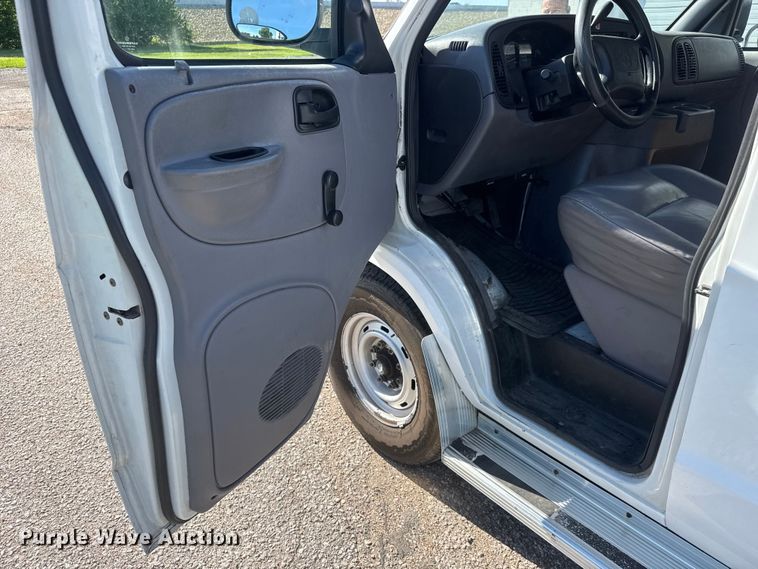 image for item ET1996 1998 Dodge Ram Wagon 3500 van