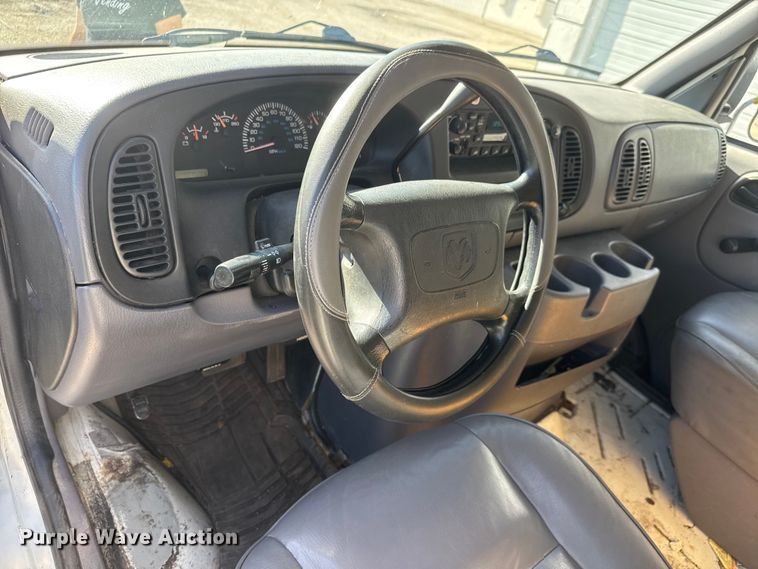 image for item ET1996 1998 Dodge Ram Wagon 3500 van