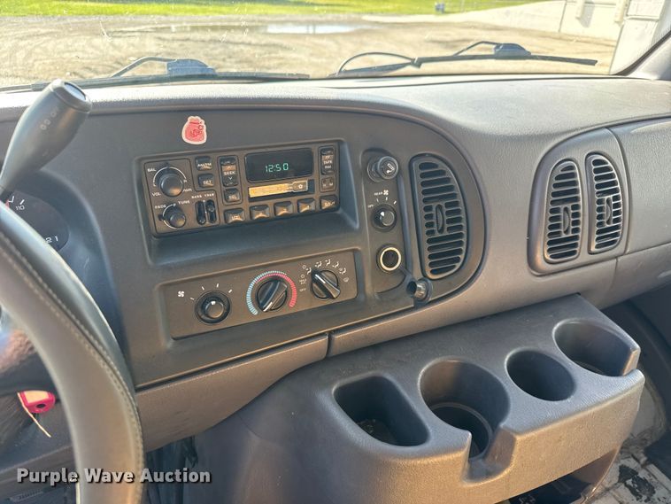 image for item ET1996 1998 Dodge Ram Wagon 3500 van