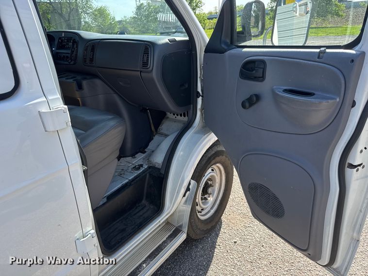 image for item ET1996 1998 Dodge Ram Wagon 3500 van