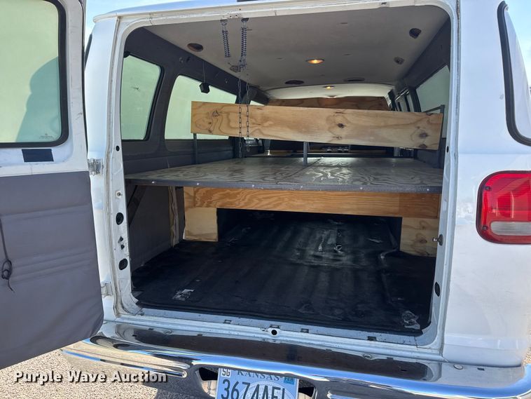 image for item ET1996 1998 Dodge Ram Wagon 3500 van