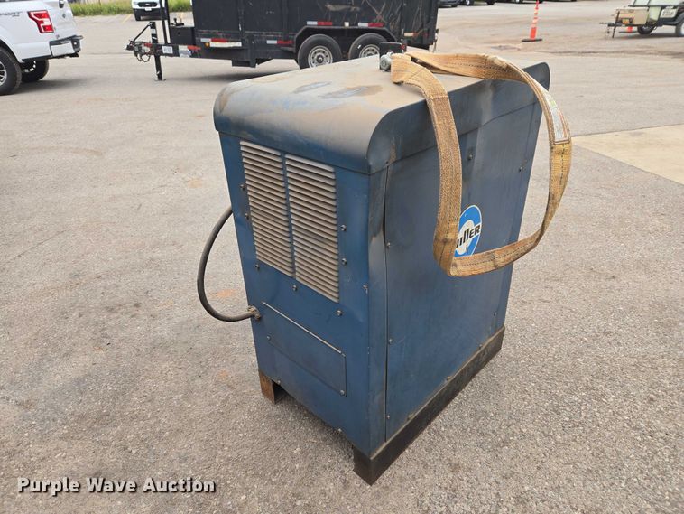 image for item ET5054 Miller 330A/BP welder