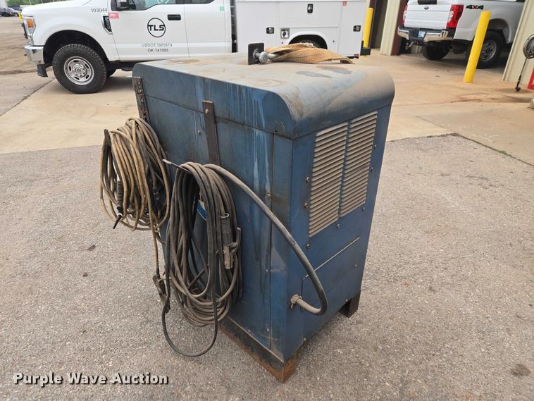 image for item ET5054 Miller 330A/BP welder